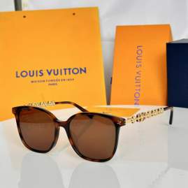 Picture of Louis Vuitton Sunglasses _SKUfw79339246fw